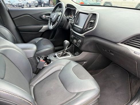 Used 2018 Jeep Cherokee Latitude Plus image 22