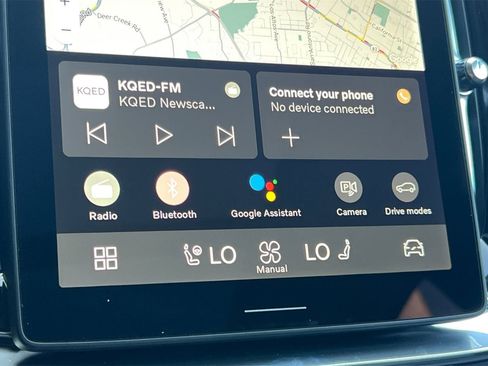 Certified 2025 Volvo XC90 B6 Ultra w/ Lounge Package image 21