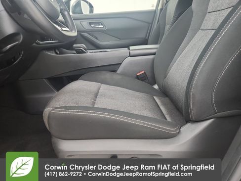 Used 2024 Nissan Rogue SV FWD image 19