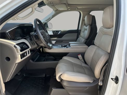 Used 2023 Lincoln Navigator Reserve AWD/4WD image 13