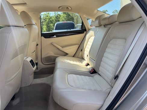 Used 2015 Volkswagen Passat 1.8T SEL Premium FWD image 20