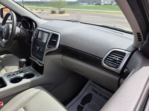 Used 2011 Jeep Grand Cherokee Laredo AWD/4WD image 32