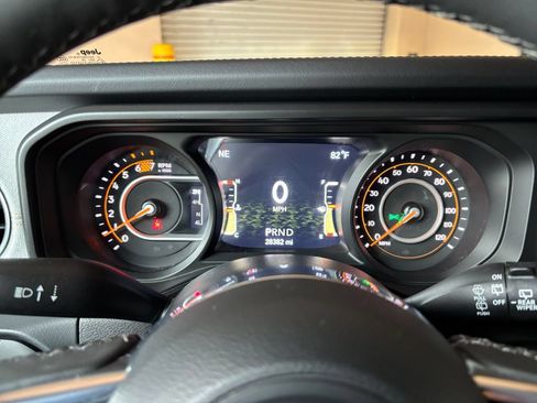 Used 2025 Jeep Wrangler Unlimited Sahara AWD/4WD image 39