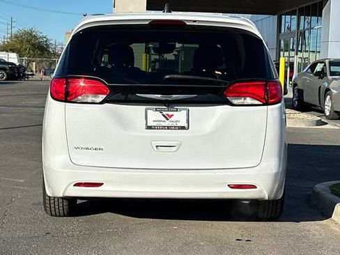 Used 2023 Chrysler Voyager LX FWD image 8