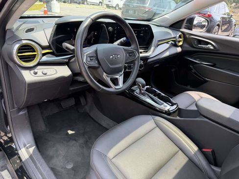 Used 2024 Chevrolet Trax ACTIV w/ Sunroof Package FWD image 18