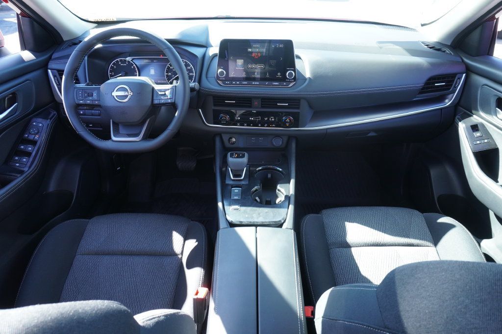 Certified 2026 Nissan Rogue SV FWD image 11