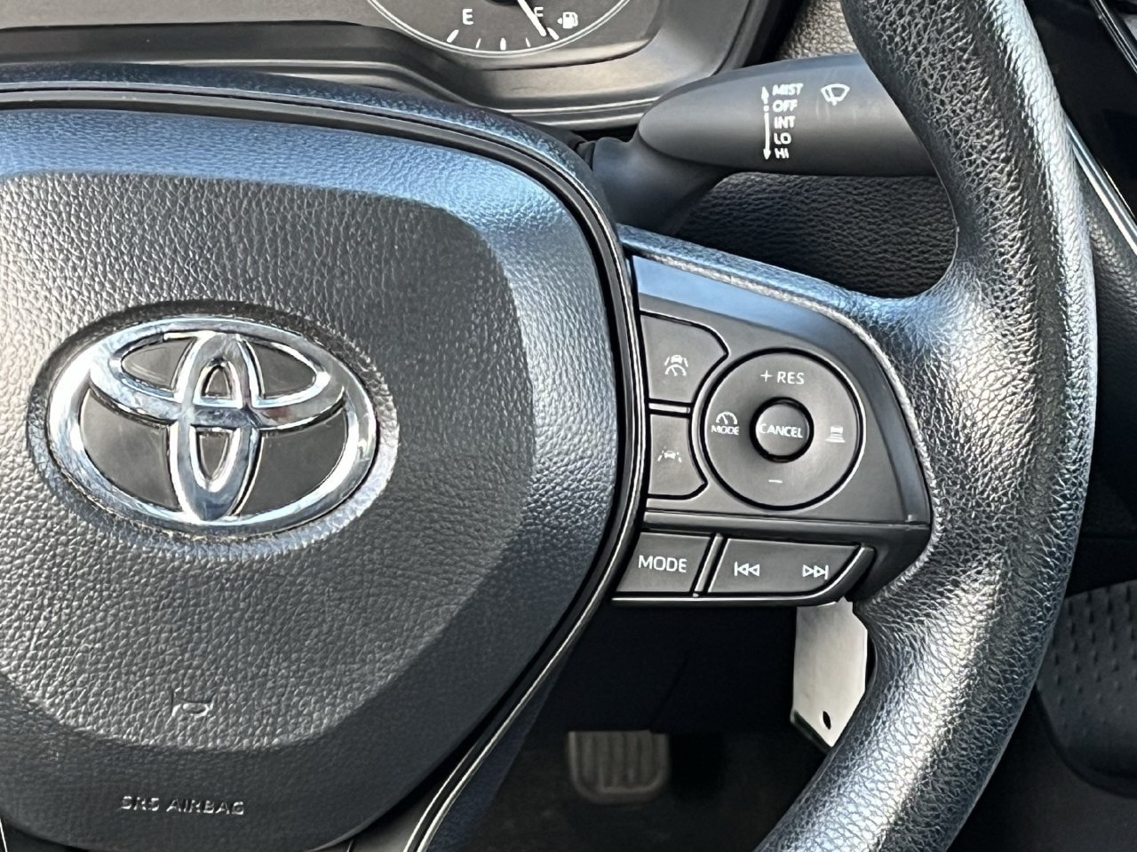 Used 2025 Toyota Corolla LE FWD image 14