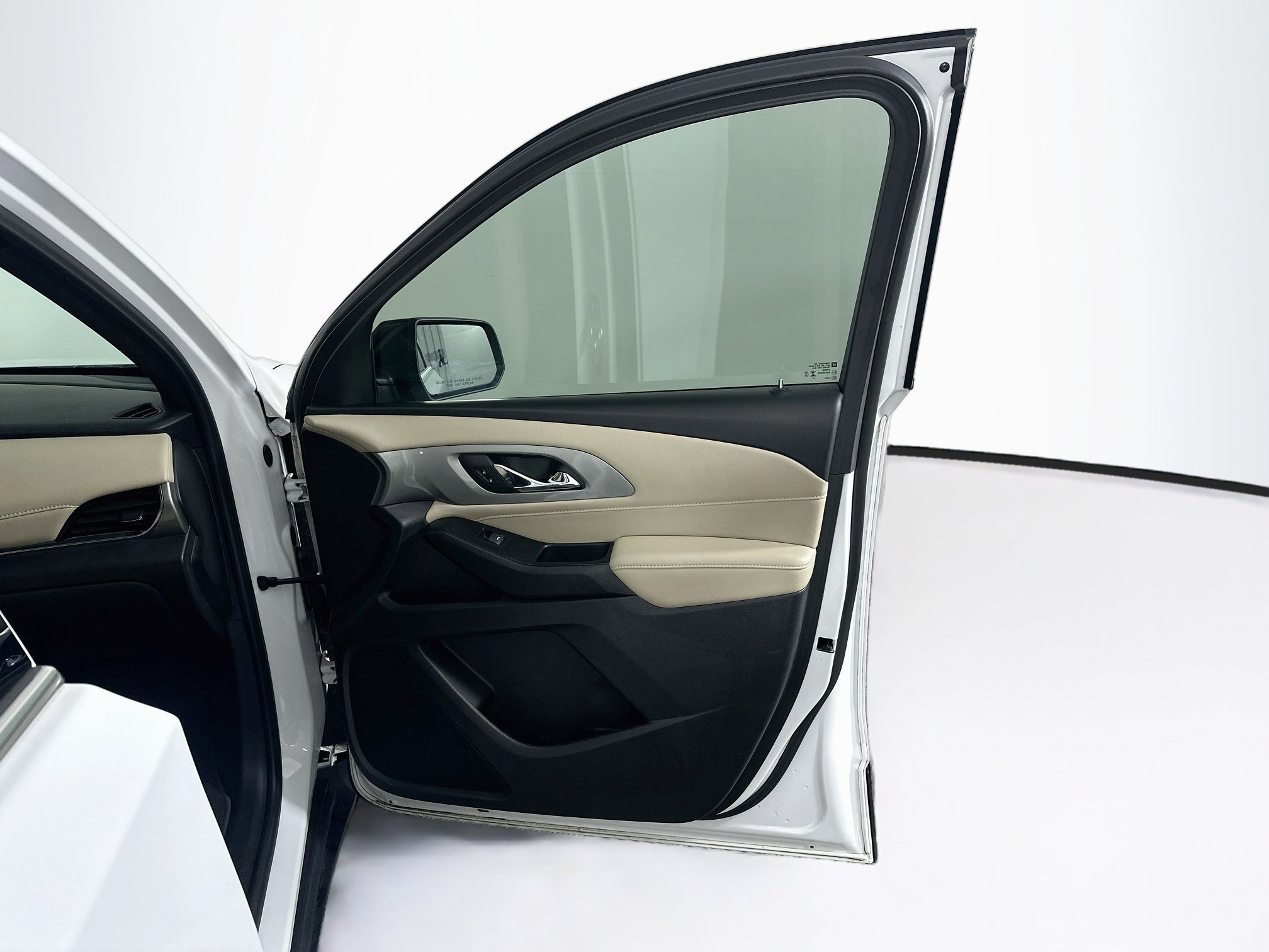 Used 2023 Chevrolet Traverse LS FWD image 33