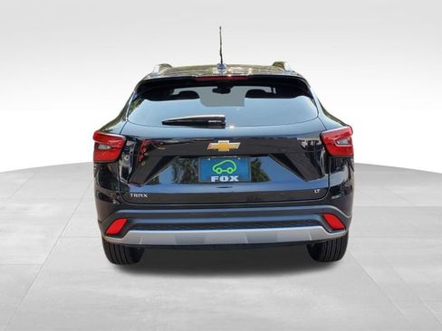Used 2024 Chevrolet Trax LT w/ Driver Confidence Package FWD image 4