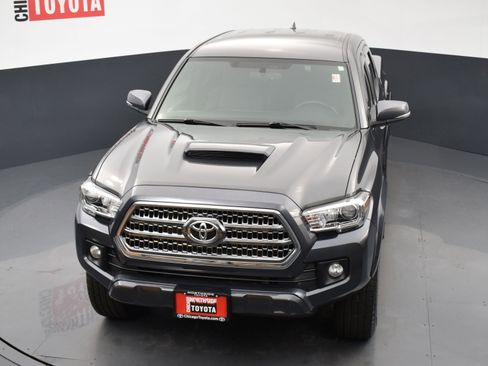 Used 2017 Toyota Tacoma TRD Sport w/ Tow Package (A/T) AWD/4WD image 26
