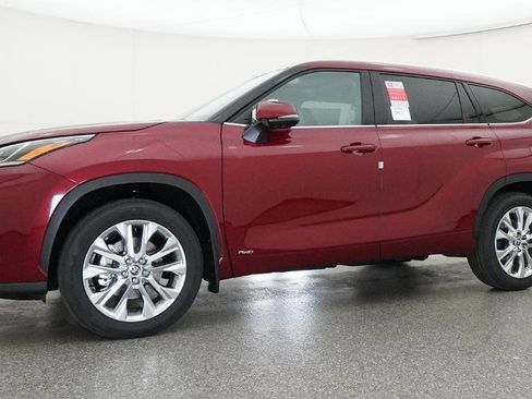 New 2026 Toyota Highlander Limited image 4