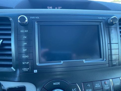 Used 2011 Toyota Sienna Limited image 16