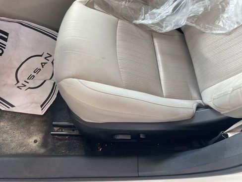 Used 2022 Nissan Altima 2.5 SV image 2