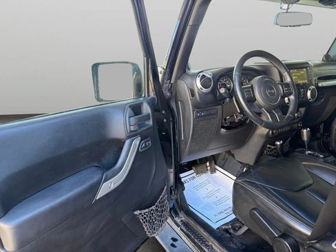 Used 2013 Jeep Wrangler Unlimited Rubicon w/ Connectivity Group AWD/4WD image 11