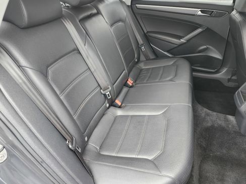 Used 2017 Volkswagen Passat 1.8T R-Line w/ R-Line Lighting Package image 17