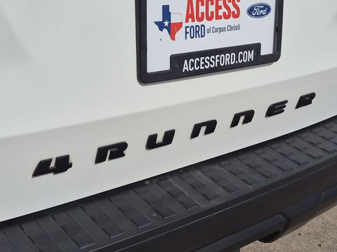 Used 2025 Toyota 4Runner SR5 AWD/4WD image 30