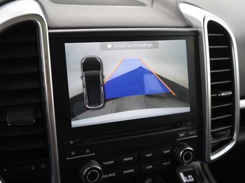 Used 2017 Porsche Cayenne Platinum Edition image 21