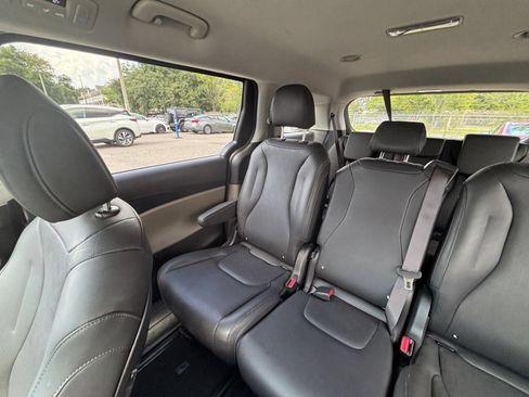 Used 2026 Kia Carnival FWD image 42