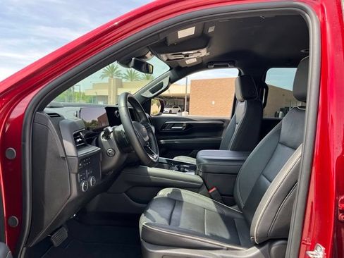 Used 2025 Chevrolet Suburban Premier AWD/4WD image 11