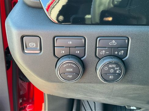 Used 2025 Chevrolet Silverado 2500 LT image 11