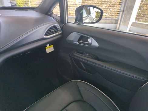 New 2026 Chrysler Pacifica Limited image 18