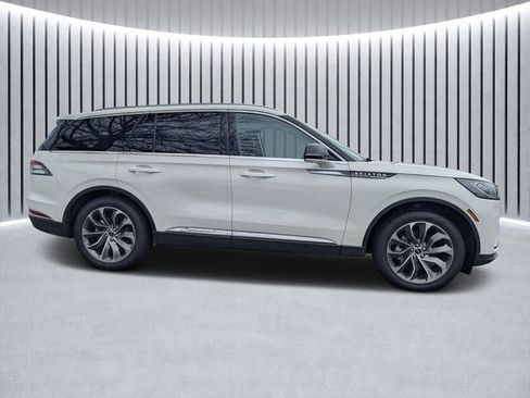 New 2025 Lincoln Aviator Reserve w/ Luxury Package image 2