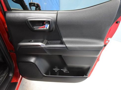 Used 2019 Toyota Tacoma TRD Off-Road AWD/4WD image 25