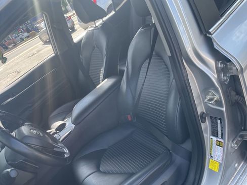 Used 2020 Toyota Camry SE image 11