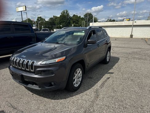 Used 2016 Jeep Cherokee Latitude AWD/4WD image 1