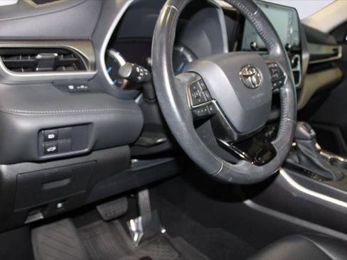 Certified 2021 Toyota Highlander XLE image 14
