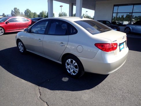 Used 2010 Hyundai Elantra GLS image 3