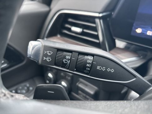 Used 2025 Chevrolet Suburban Z71 w/ Comfort Package image 26