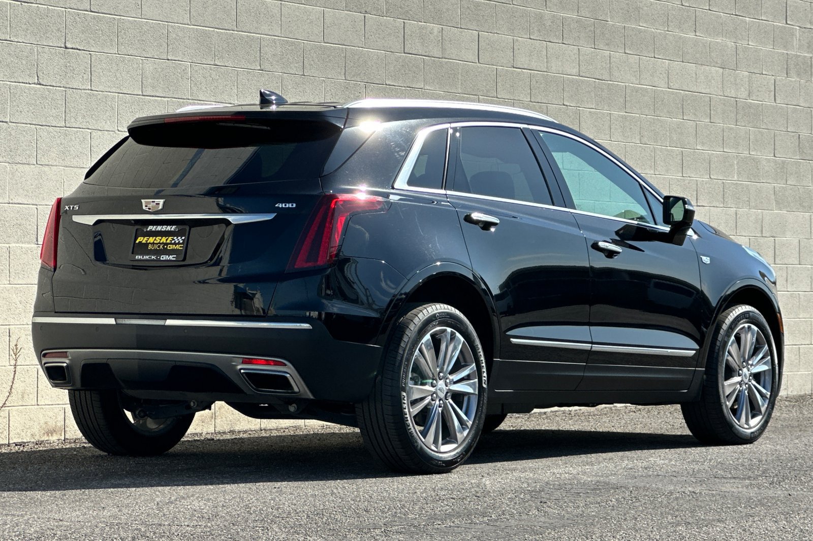 Certified 2023 Cadillac XT5 Premium Luxury FWD image 4