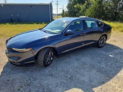 Used 2023 Honda Accord EX image 8