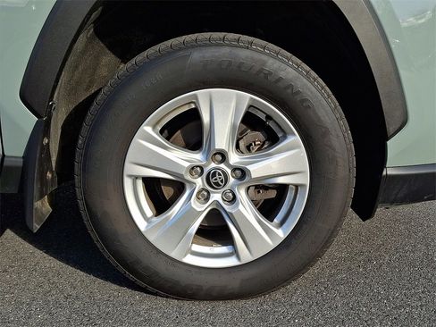 Used 2021 Toyota RAV4 XLE w/ Convenience Package image 8