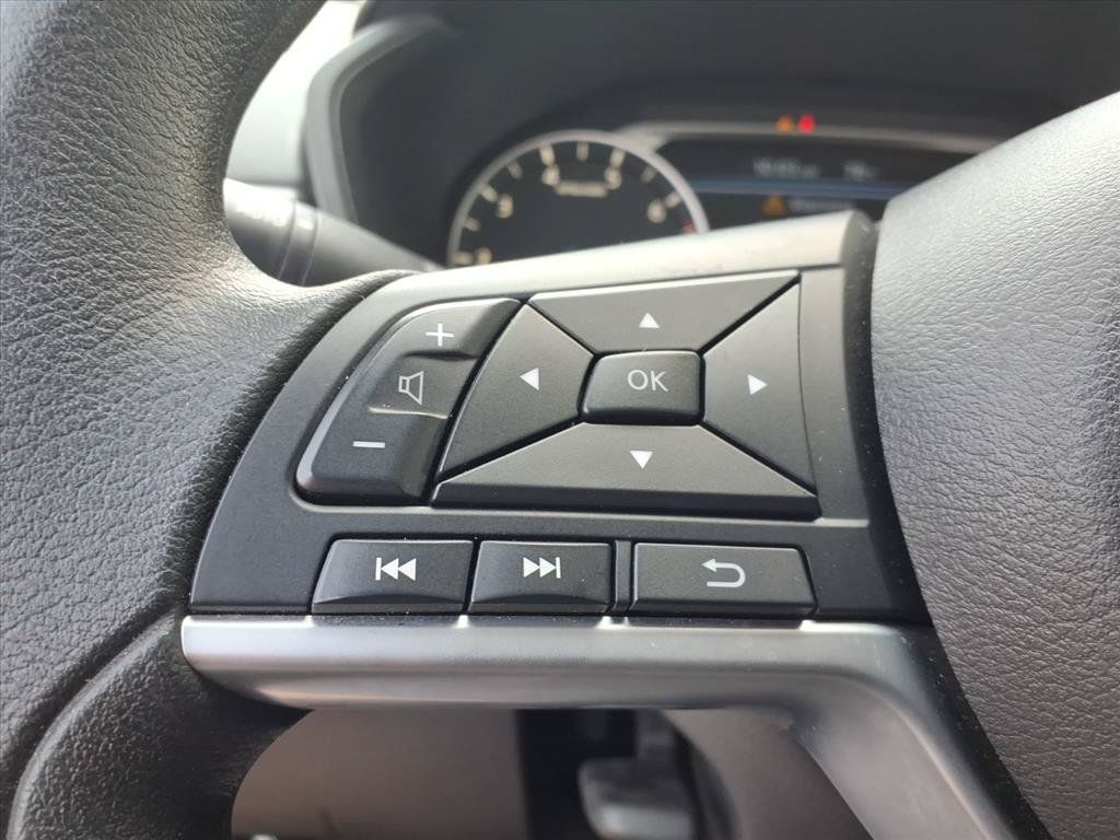Used 2025 Nissan Altima 2.5 SV FWD image 19