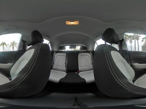 Used 2025 Hyundai Venue SEL FWD image 42