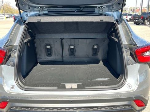 Certified 2026 Chevrolet Trax RS w/ Sunroof Package FWD image 9