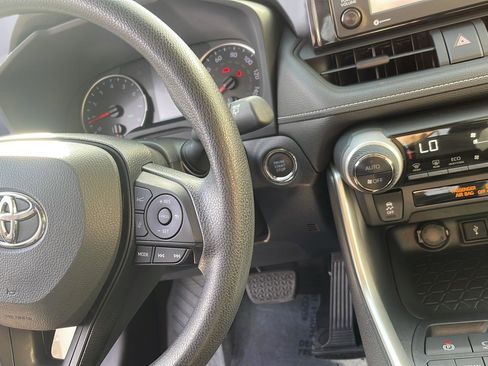 Used 2020 Toyota RAV4 XLE w/ Convenience Package image 21