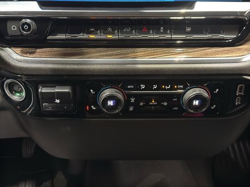 Used 2025 Chevrolet Silverado 1500 LT image 29