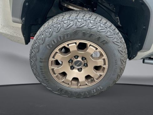 Certified 2025 Toyota Tacoma 4x4 Double Cab Hybrid image 10
