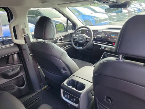 New 2026 Kia Carnival SX w/ SX Dark Edition Package FWD image 13