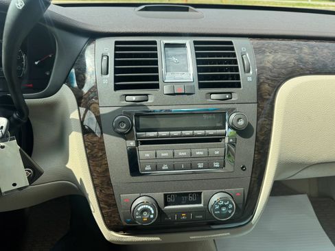 Used 2011 Cadillac DTS Luxury FWD image 29