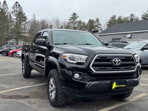 Used 2017 Toyota Tacoma SR5 image 3