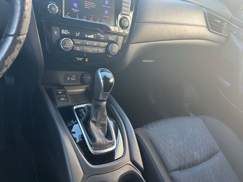 Used 2020 Nissan Rogue SV w/ Sun & Sound Touring Package image 50