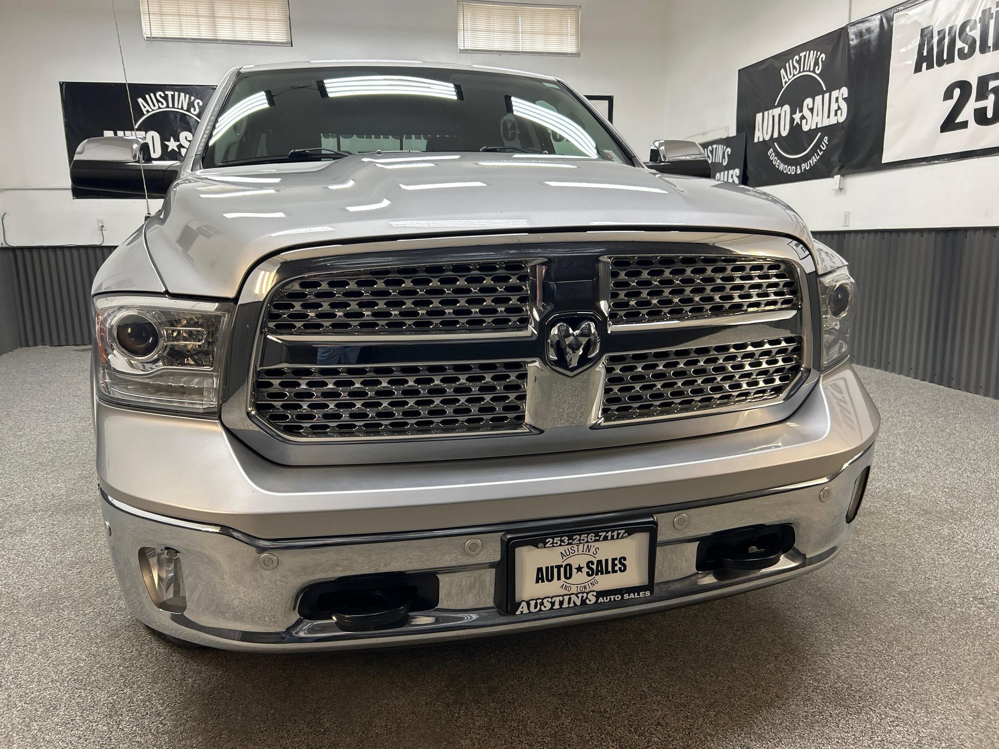 Used 2016 RAM 1500 Laramie w/ Convenience Group AWD/4WD image 2