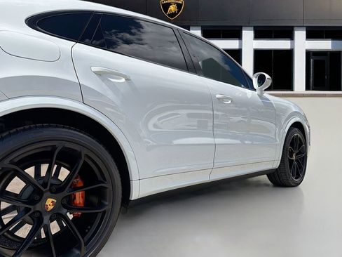 Used 2020 Porsche Cayenne Turbo image 47