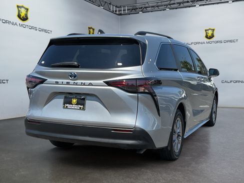 Used 2023 Toyota Sienna LE w/ LE Plus Package FWD image 5