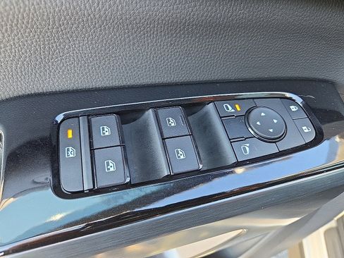 Used 2024 Nissan Pathfinder SL w/ SL Premium Package image 16