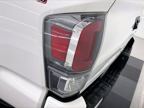 Used 2020 Toyota Tacoma TRD Off-Road image 29